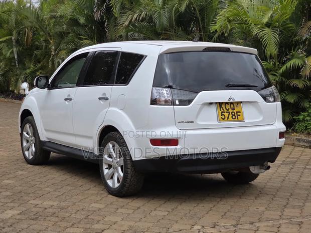 Mitsubishi Outlander 2011 White