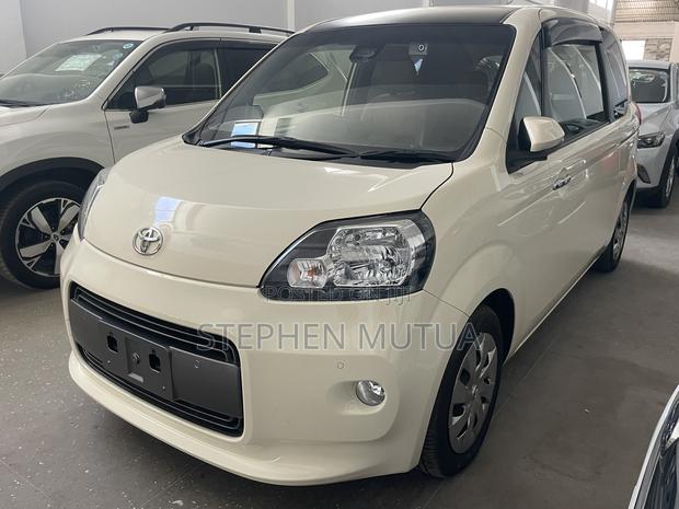 Toyota Porte 1.5 FWD 2019 White