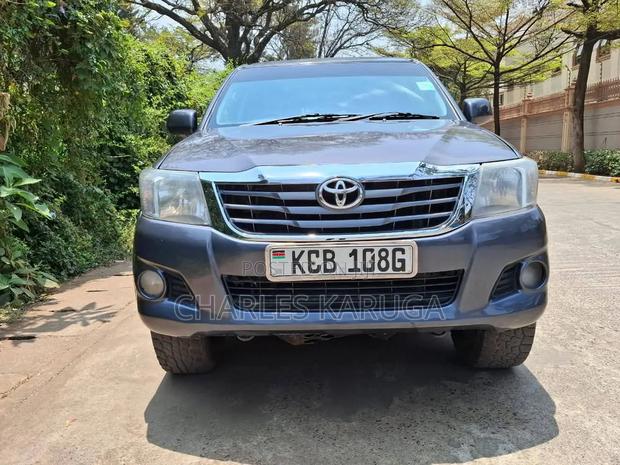 Toyota Hilux 2014 Gray