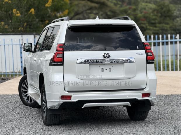 Toyota Land Cruiser Prado 2.8 2021 White