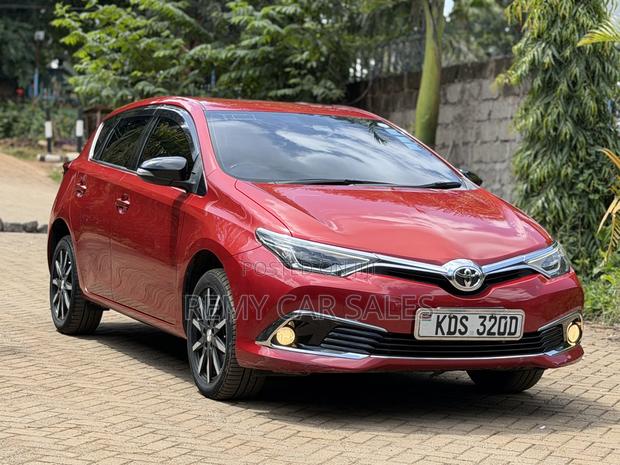 Toyota Auris 2017 Red