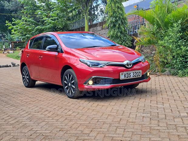Toyota Auris 2017 Red