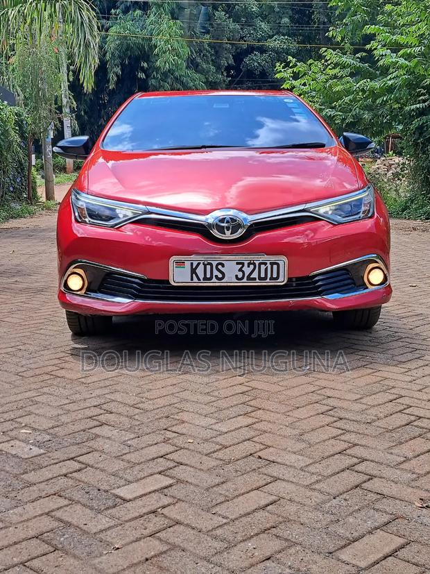 Toyota Auris 2017 Red