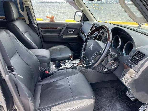 Mitsubishi Pajero V80 3.2 DI-D 2016 Black