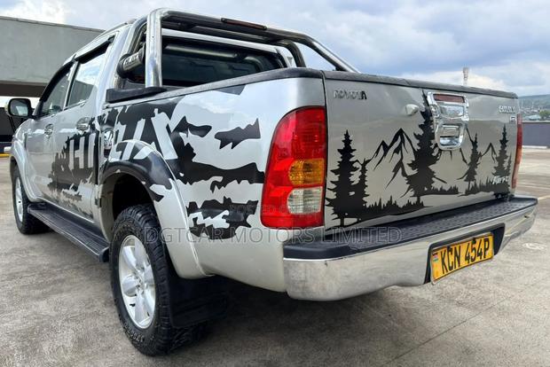 Toyota Hilux 2010 Silver