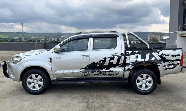 Toyota Hilux 2010 Silver