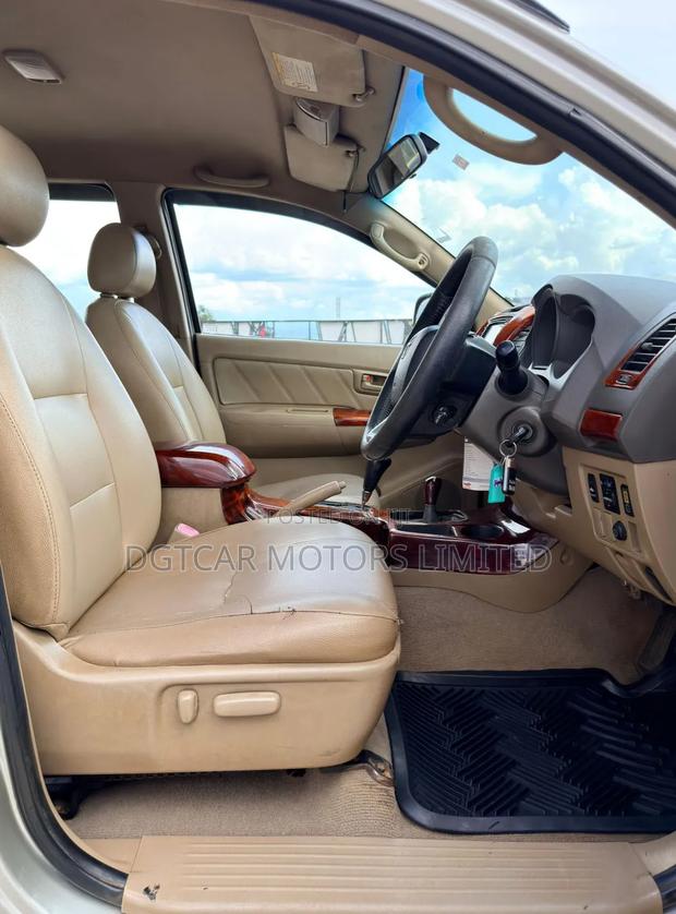 Toyota Hilux 2010 Silver