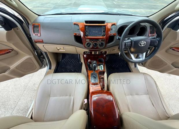 Toyota Hilux 2010 Silver