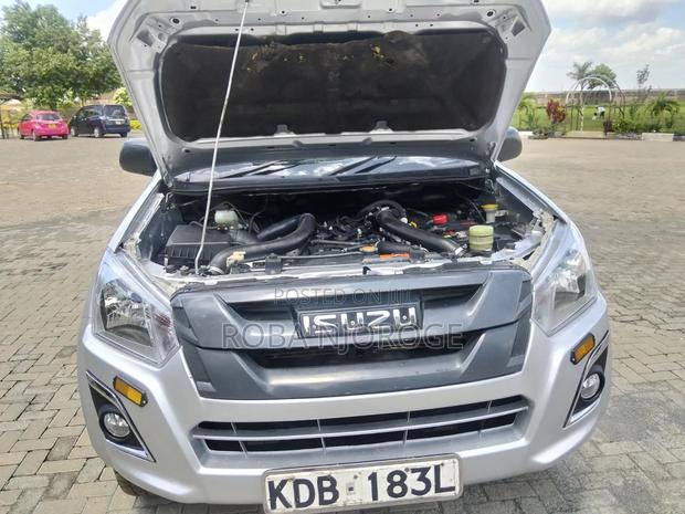 Isuzu D-MAX 2021 Silver