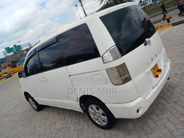 Toyota Voxy 2006 White