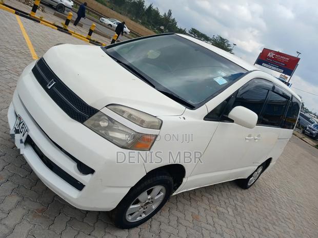 Toyota Voxy 2006 White
