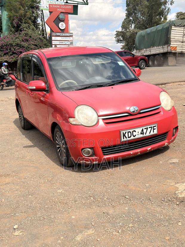 Toyota Sienta 2014 Red
