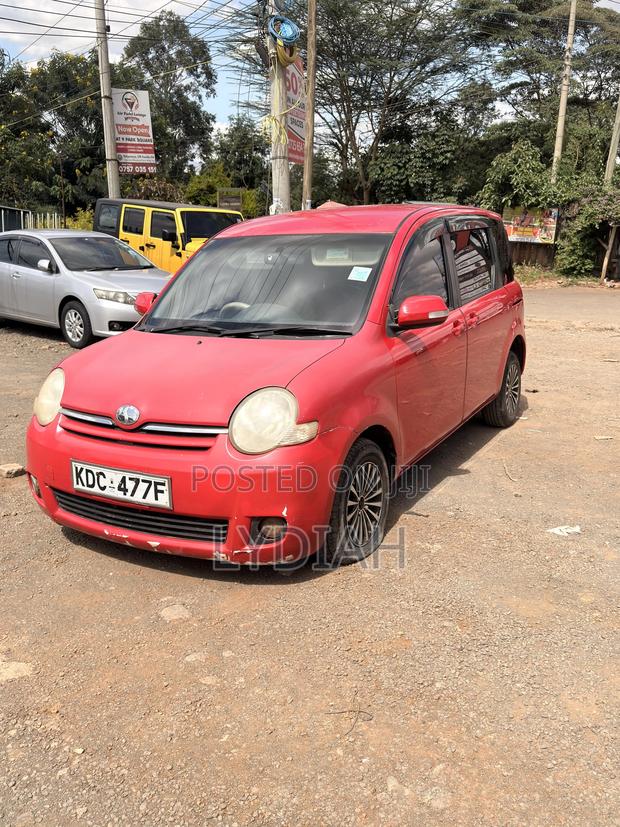 Toyota Sienta 2014 Red