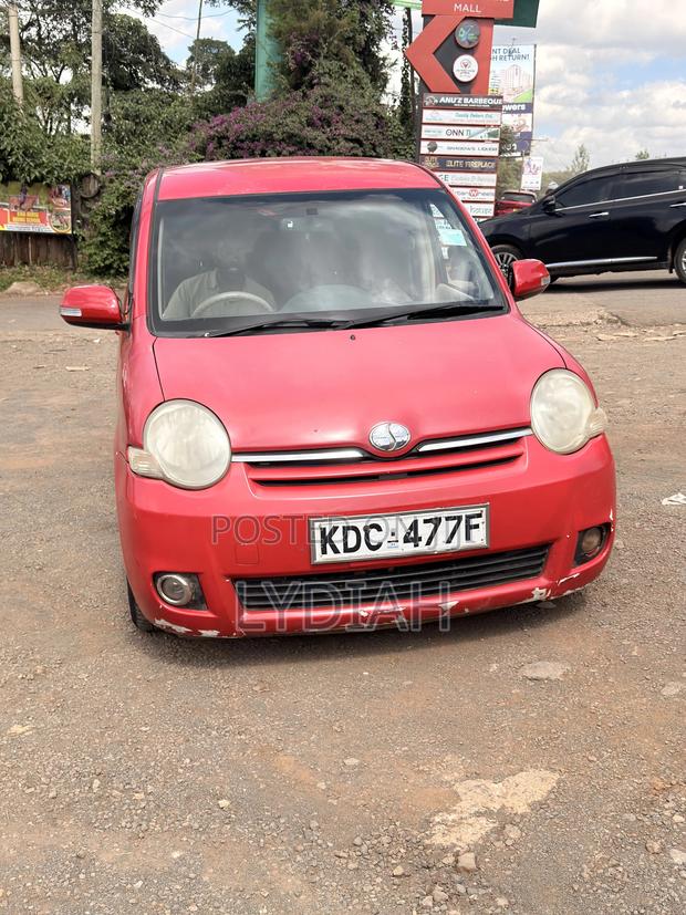 Toyota Sienta 2014 Red