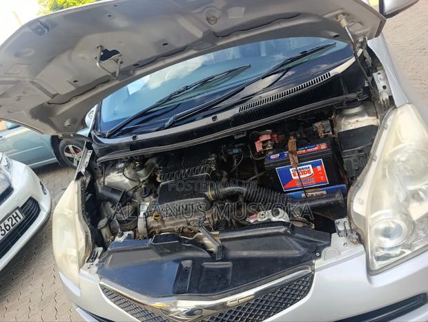 Toyota Ractis 2009 Silver