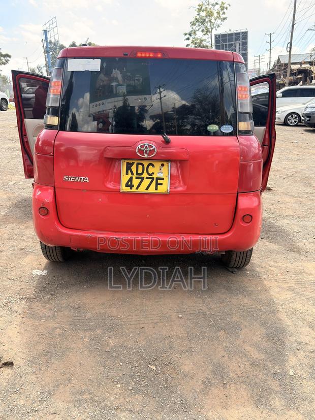 Toyota Sienta 2014 Red