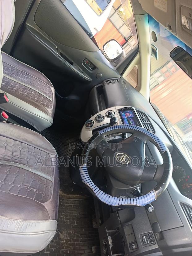 Toyota Ractis 2009 Silver