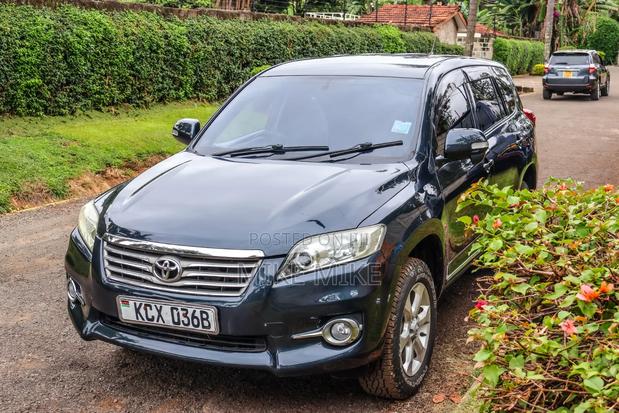 Toyota Vanguard 2012 Blue