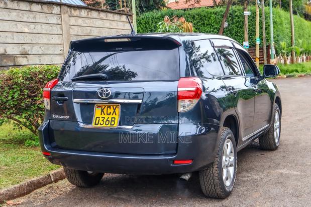 Toyota Vanguard 2012 Blue