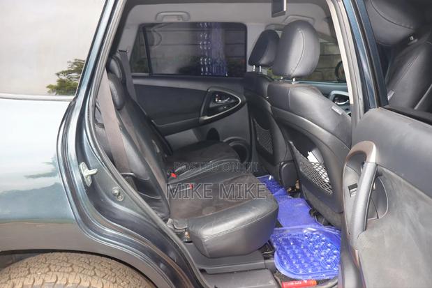 Toyota Vanguard 2012 Blue