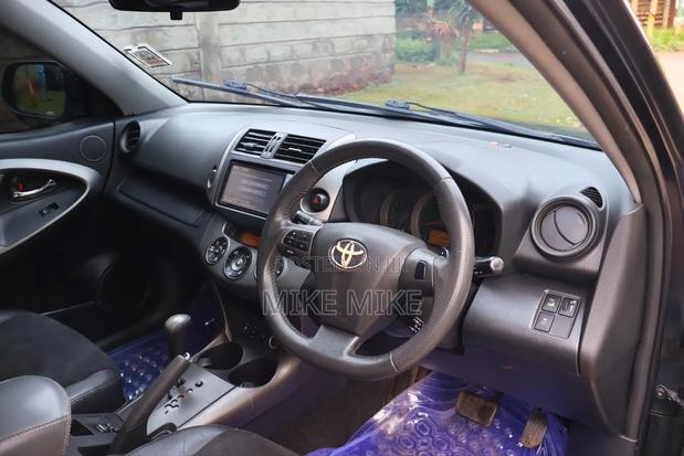 Toyota Vanguard 2012 Blue