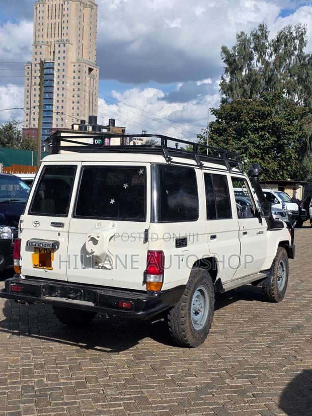 Toyota Land Cruiser 2012 White