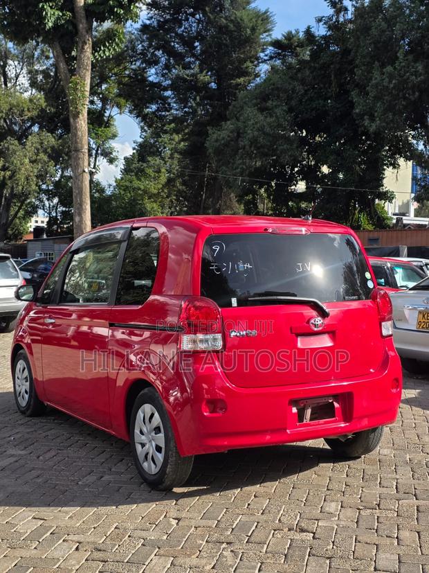 Toyota Porte 2018 Red