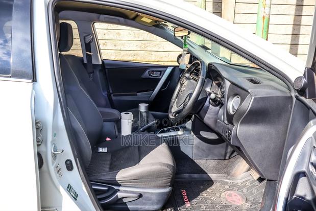 Toyota Auris 2012 White