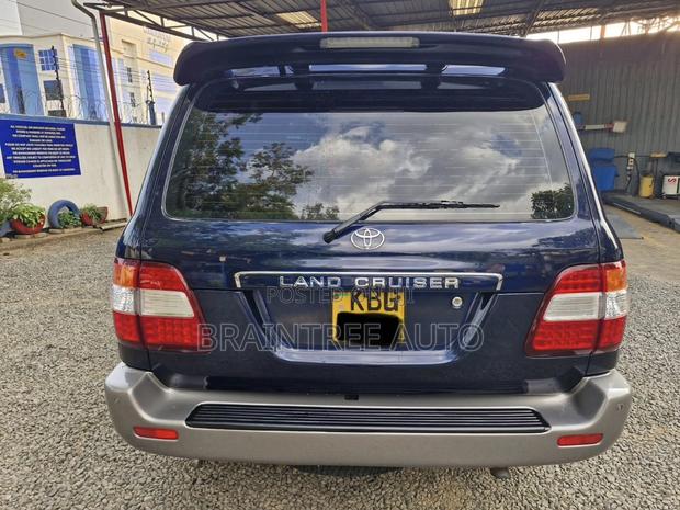 Toyota Land Cruiser HDJ 100 2002 Blue