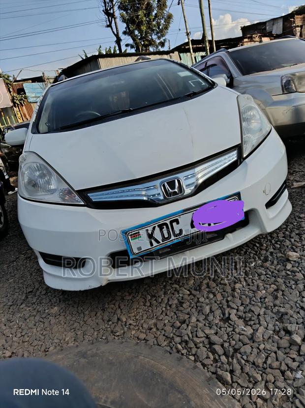 Honda Fit Shuttle 1.3 Hybrid 2WD 2013 White