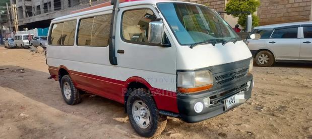 Toyota HiAce 2000 White