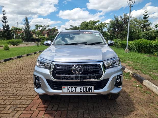 Toyota Hilux 2015 Silver