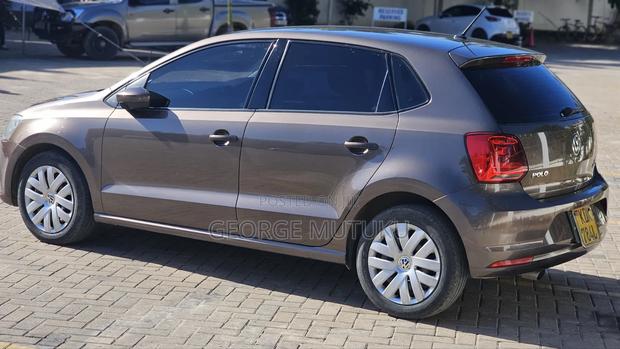 Volkswagen Polo 2015 Brown