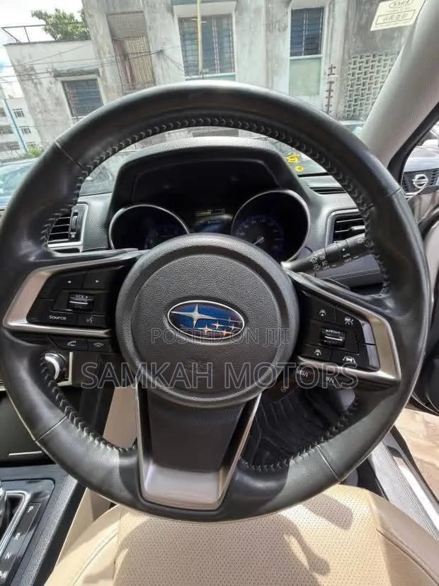 Subaru Outback 2019 Gold