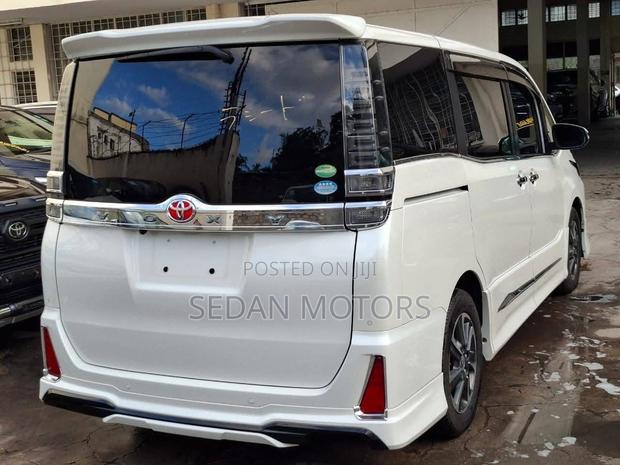 Toyota Voxy 2019 White
