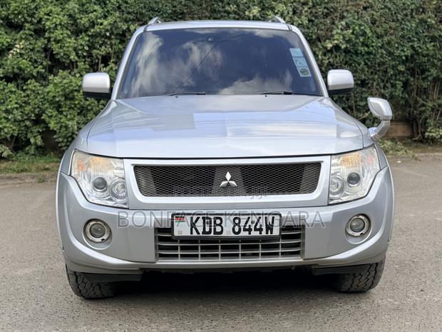 Mitsubishi Pajero V80 3.2 DI-D 2015 Silver