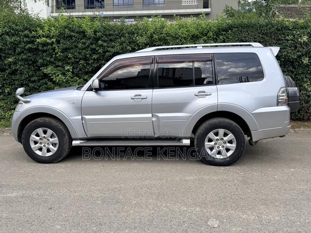 Mitsubishi Pajero V80 3.2 DI-D 2015 Silver