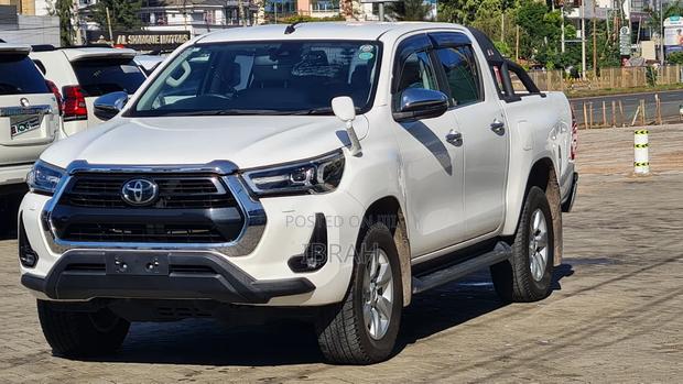 Toyota Hilux 2021 White