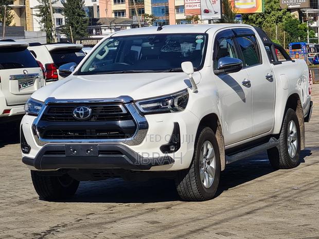 Toyota Hilux 2021 White