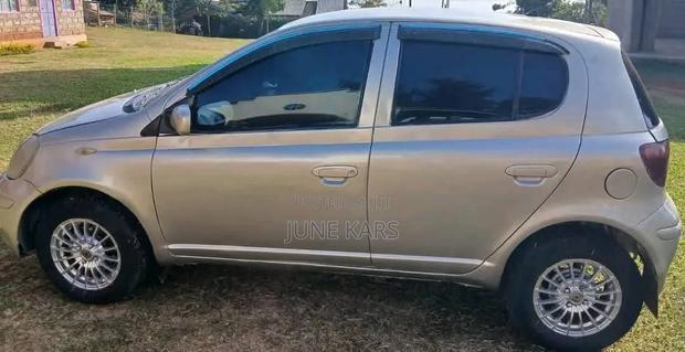 Toyota Vitz 2005 Silver