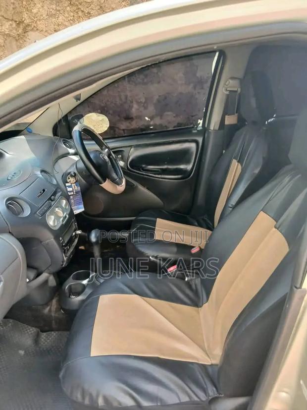 Toyota Vitz 2005 Silver