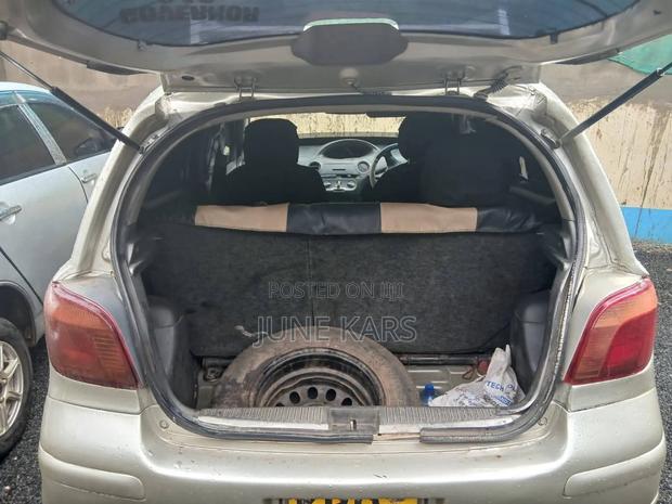 Toyota Vitz 2005 Silver