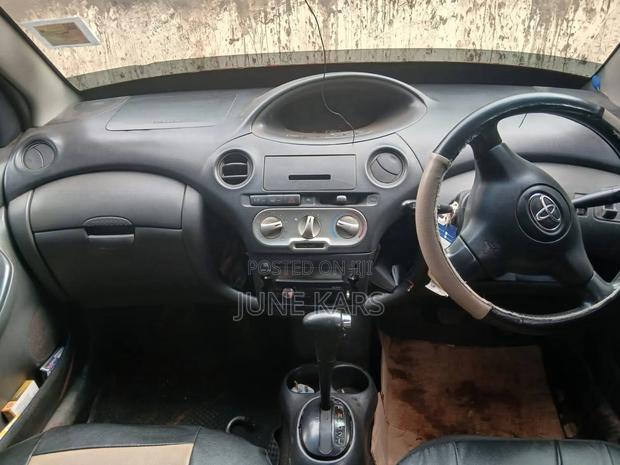 Toyota Vitz 2005 Silver