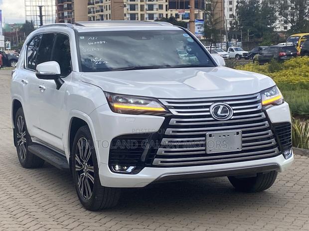 Lexus LX 600 2022 White