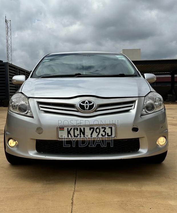 Toyota Auris 2011 Silver