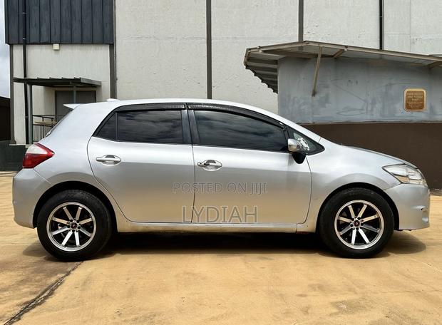 Toyota Auris 2011 Silver