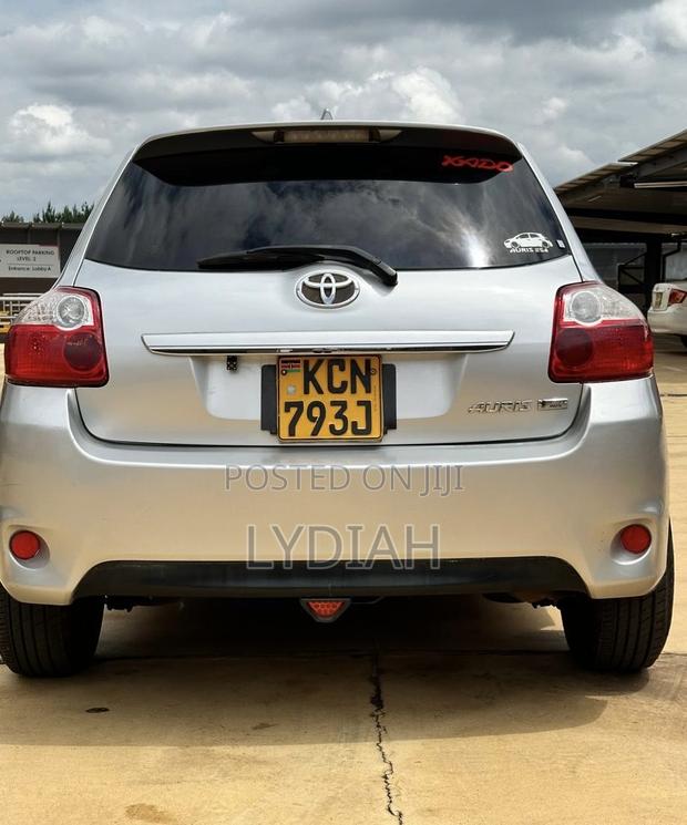 Toyota Auris 2011 Silver