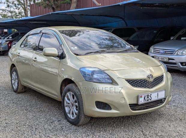 Toyota Belta 2006 Gold