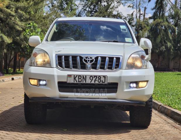 Toyota Land Cruiser Prado 2004 White