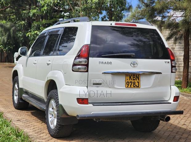 Toyota Land Cruiser Prado 2004 White